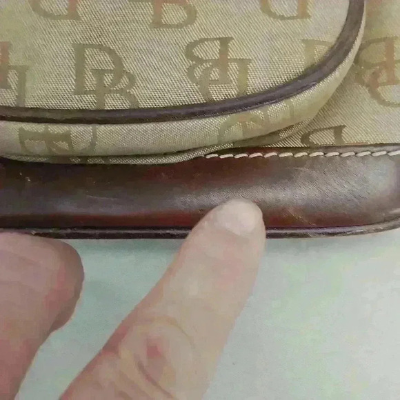 Dooney and Bourke crossbody purse(small)..Vintage - Picture 12 of 15
